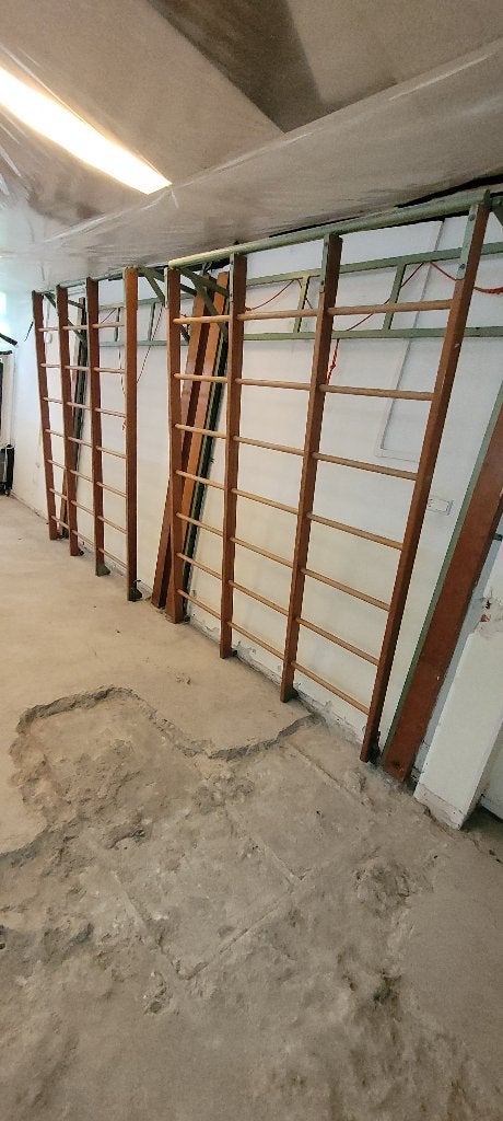 Klimrek / gymzaal wandrek basisschool – zelf demonteren, Ophalen, Gebruikt, Klimwand