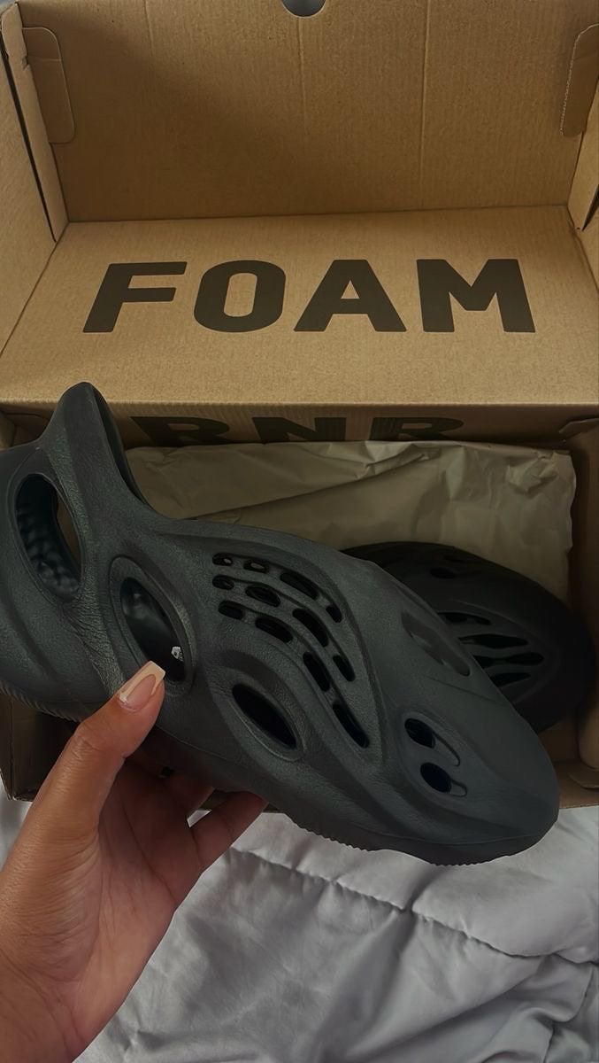 Nieuwe Yeezy Foam Runners zwart maat 39 niet gedragen, Ophalen, Zo goed als nieuw, Zwart, Sneakers of Gympen
