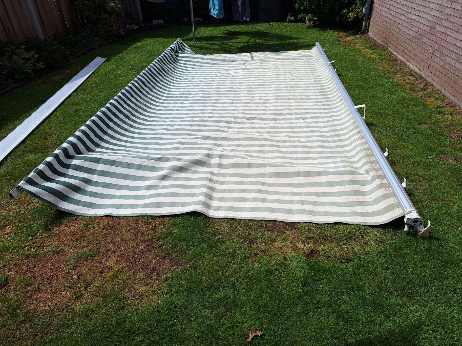 Zonnenscherm groen/wit gestreept 4.40m breed, Tuin en Terras, Zonneschermen, Ophalen of Verzenden