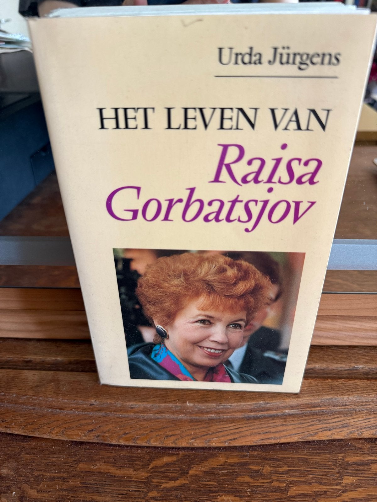 Het Leven van Raisa Gorbatsjov - Urda Jürgens, Ophalen of Verzenden, Gelezen, Politiek