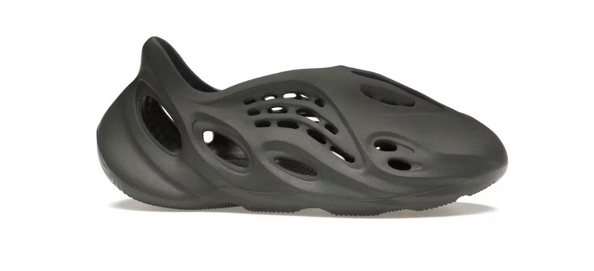 Yeezy Foam RNNR Onyx maat 43, Ophalen of Verzenden, Zo goed als nieuw