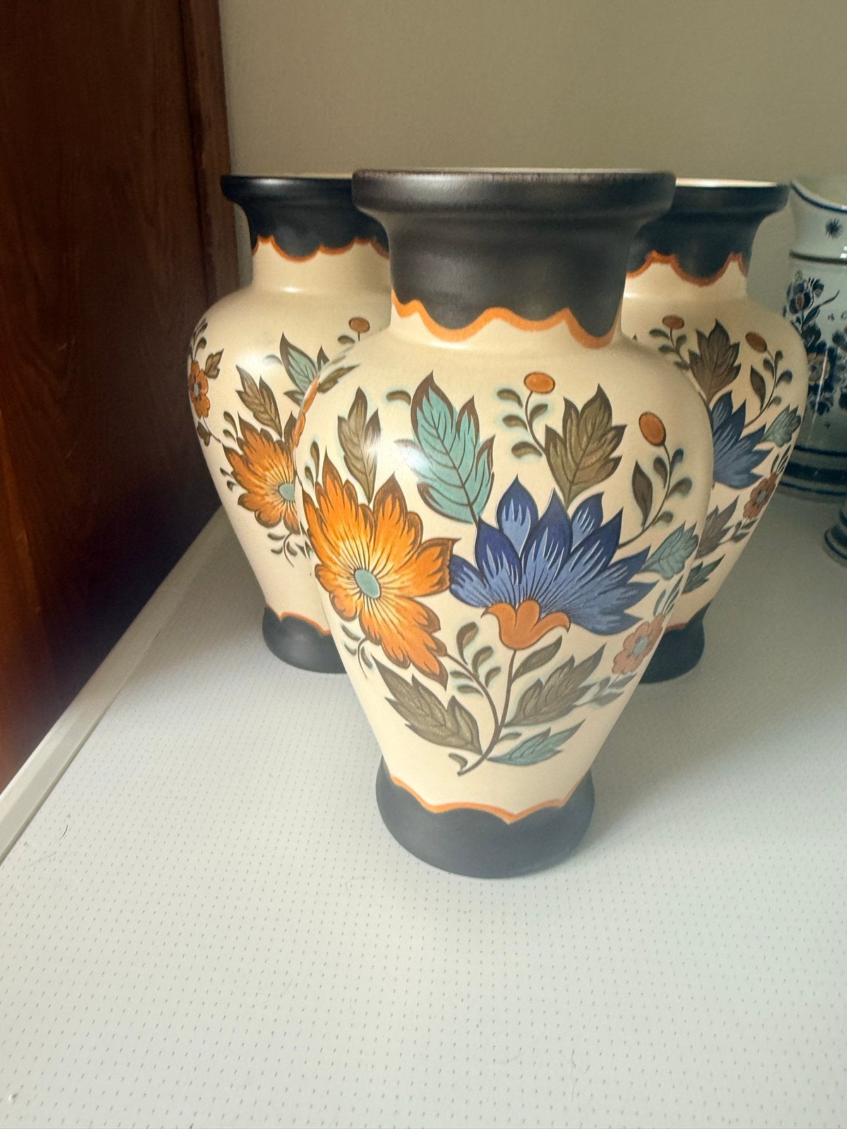Set van 3 Gouda Keramiek Vazen met Bloemmotief, Antiek en Kunst, Ophalen