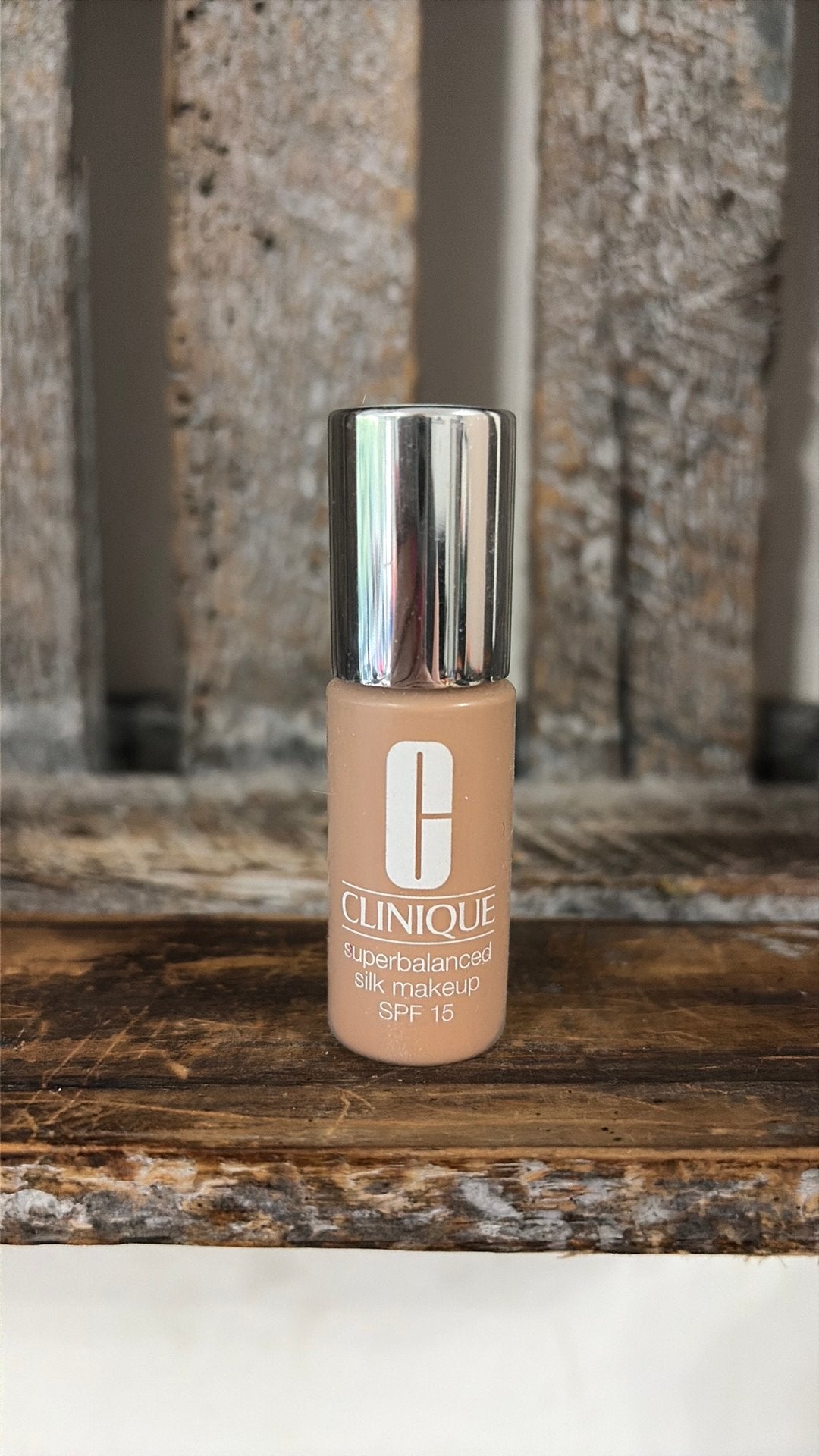 Clinique Super Balanced Foundation 14, Ophalen of Verzenden, Zo goed als nieuw, Beige, Gehele gezicht