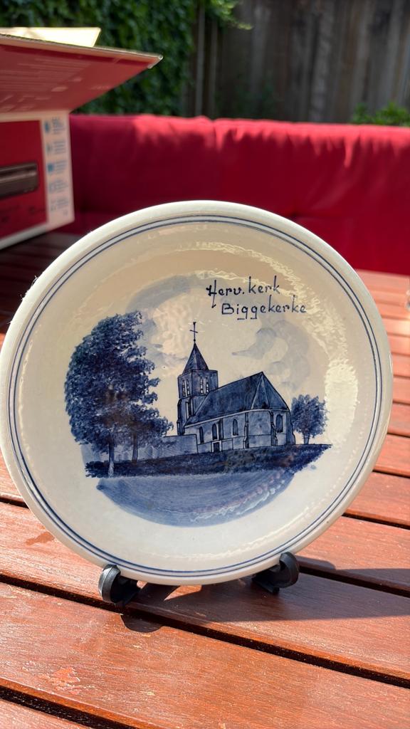 Wandbord met afbeelding hervormde kerk Biggekerke, Antiek en Kunst, Antiek | Wandborden en Tegels, Ophalen of Verzenden
