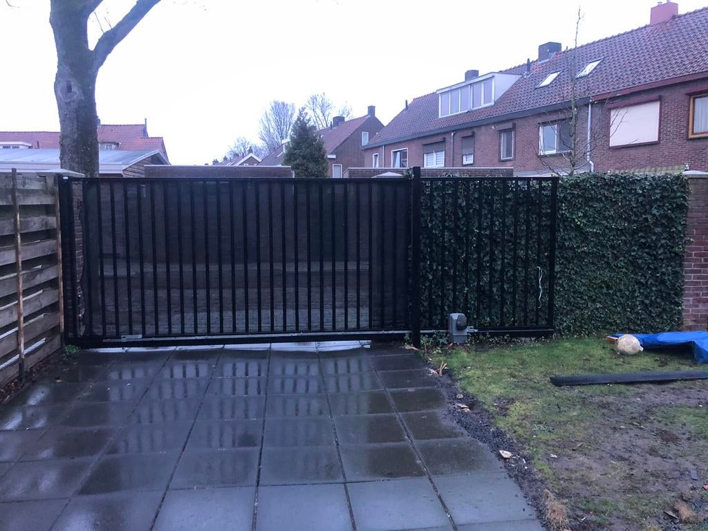 Elektrische poort te koop, Ophalen, Met poort, Spijlenhekwerk, Zo goed als nieuw