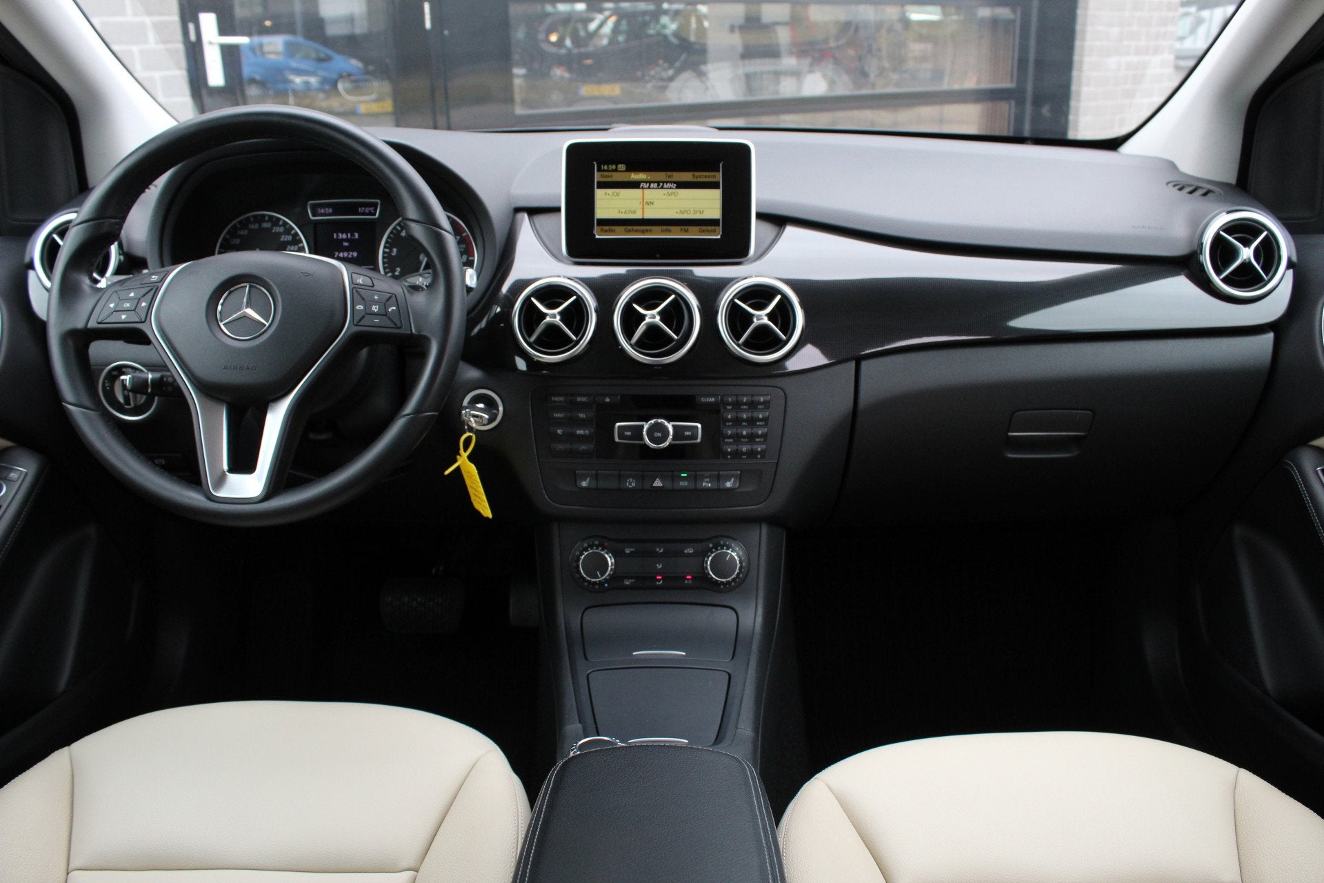 Mercedes-Benz B-Klasse 180 Ambition / Leer / Navigatie / N.A, Euro 5, 1325 kg, Gebruikt, 4 cilinders