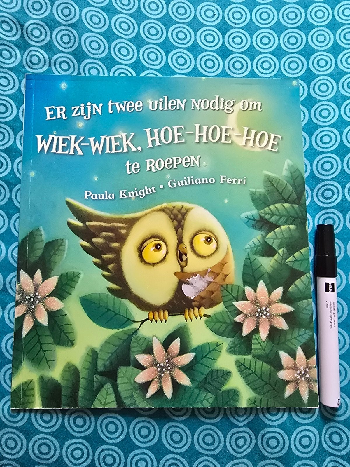Er zijn twee uilen nodig om Wiek-Wiek, Hoe-Hoe-Hoe te roepen, Boeken, Ophalen of Verzenden, Zo goed als nieuw, Fictie algemeen