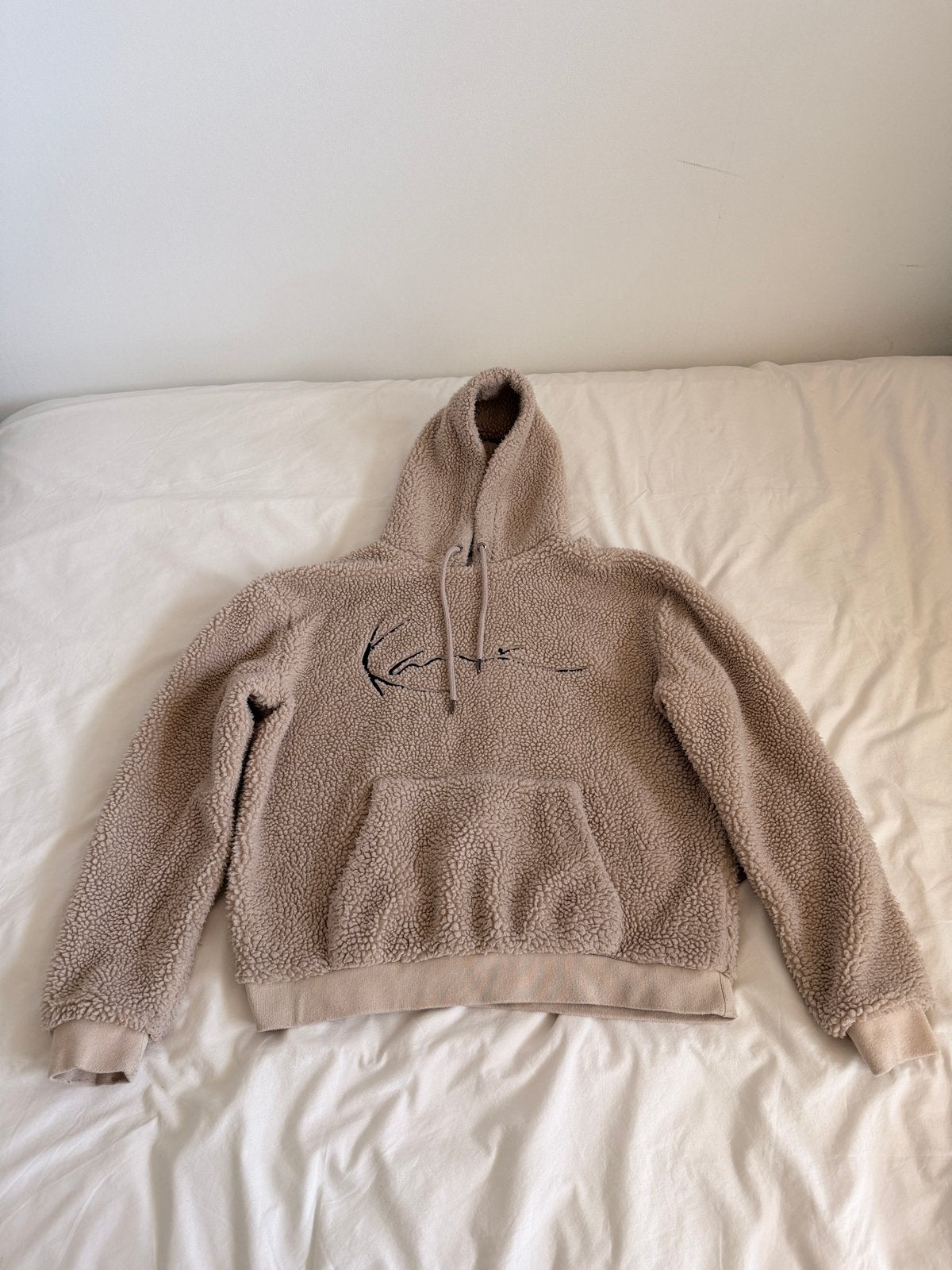 Karl Kani Sherpa Hoodie - Zo goed als nieuw, Ophalen of Verzenden, Zo goed als nieuw, Maat 38/40 (M), Beige