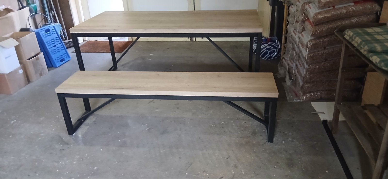 Tafel met bijbehorende bank, Ophalen, Gebruikt, Rechthoekig, 50 tot 100 cm