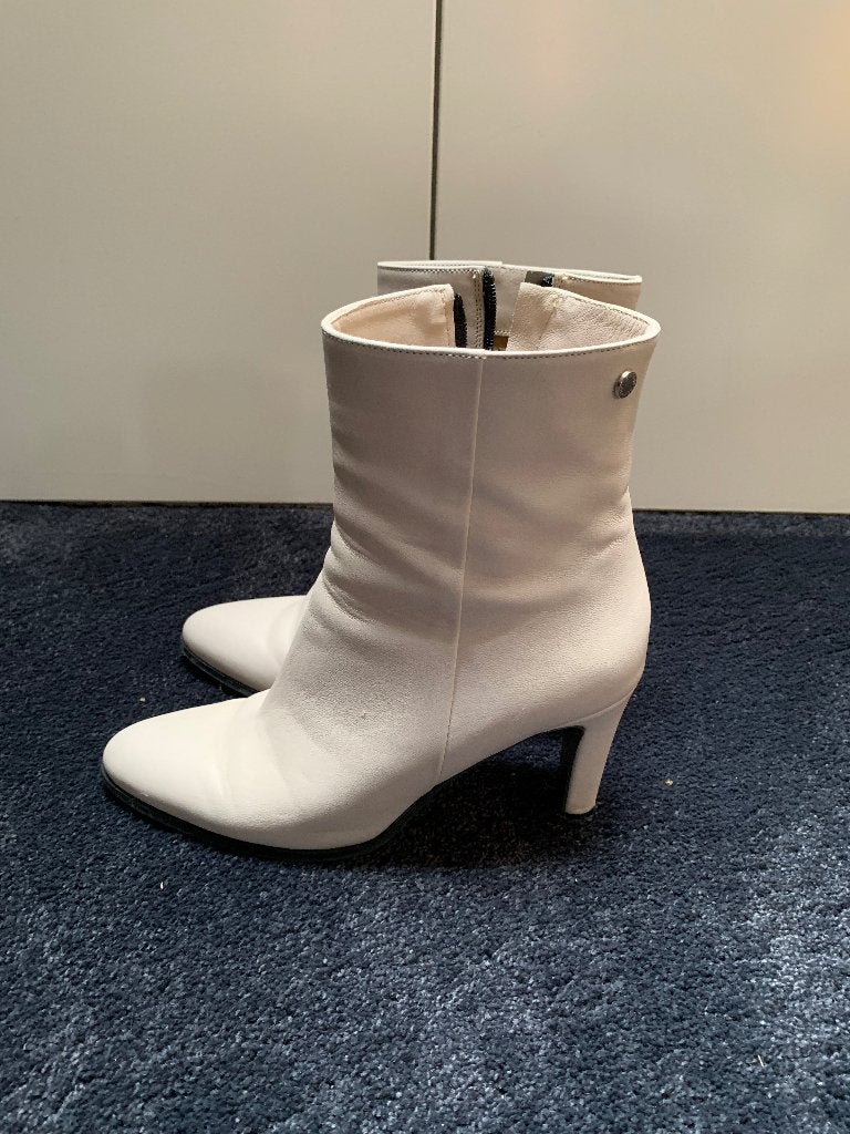 Laarsjes maat 40, Kleding | Dames, Schoenen, Beige, Ophalen of Verzenden, Zo goed als nieuw, Schoenen met hoge hakken