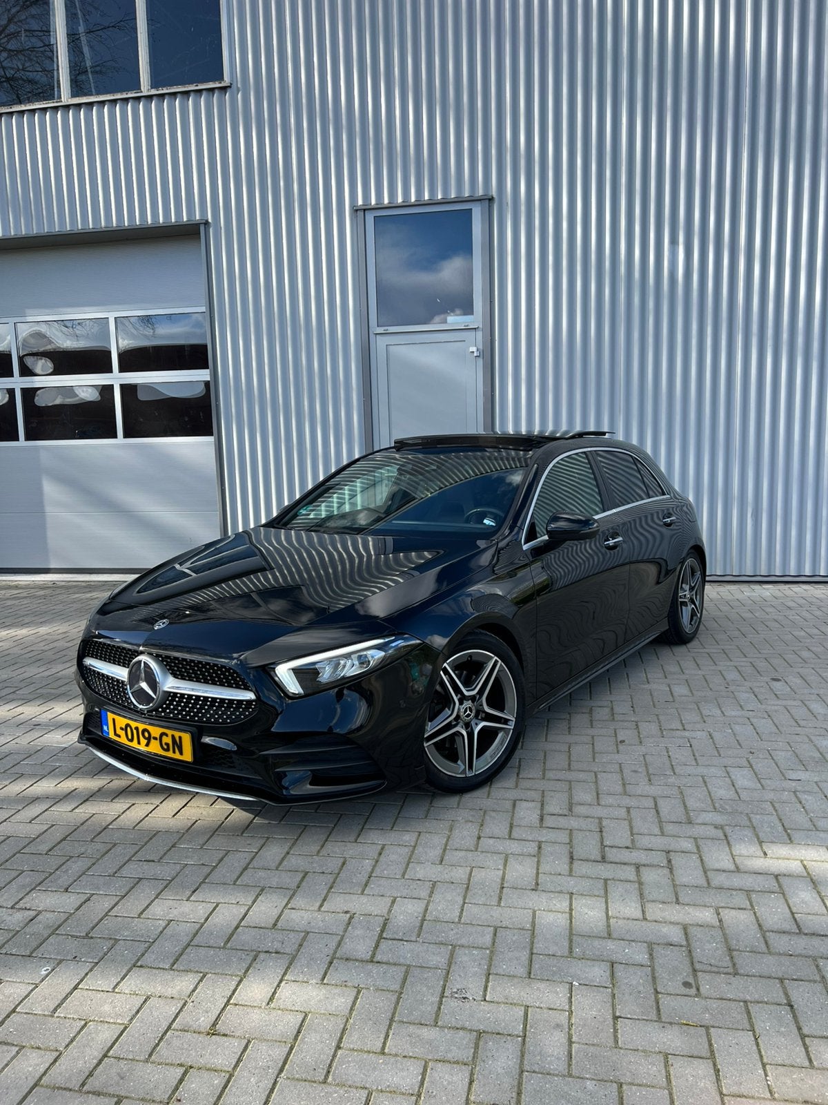 Mercedes-Benz A-Klasse 200 AMG Line - Pano - Memory - Leer, 4 cilinders, 14 km/l, Particulier, 1600 kg