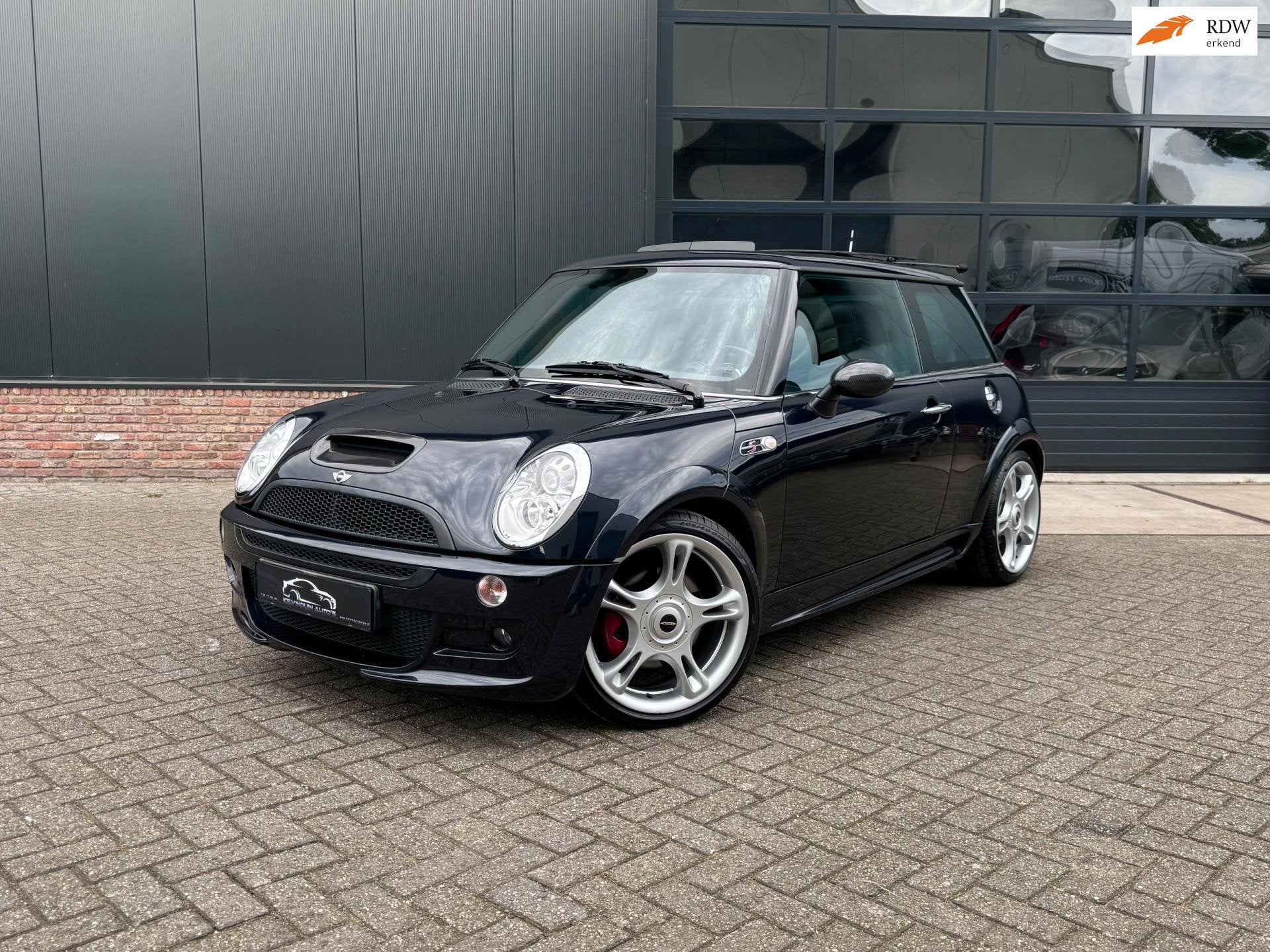 Mini Mini 1.6 Cooper S R53 JCW NAP Youngtimer Verzamelobject, Xenon verlichting, Gebruikt, 4 cilinders, 4 stoelen