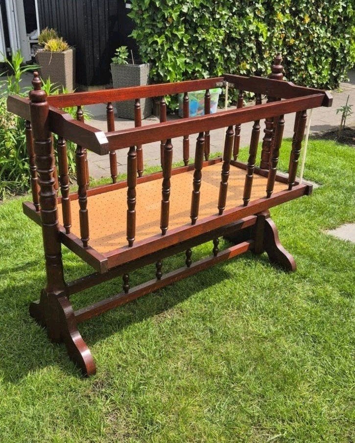 GRATIS antiek houten wieg, Antiek en Kunst, Ophalen