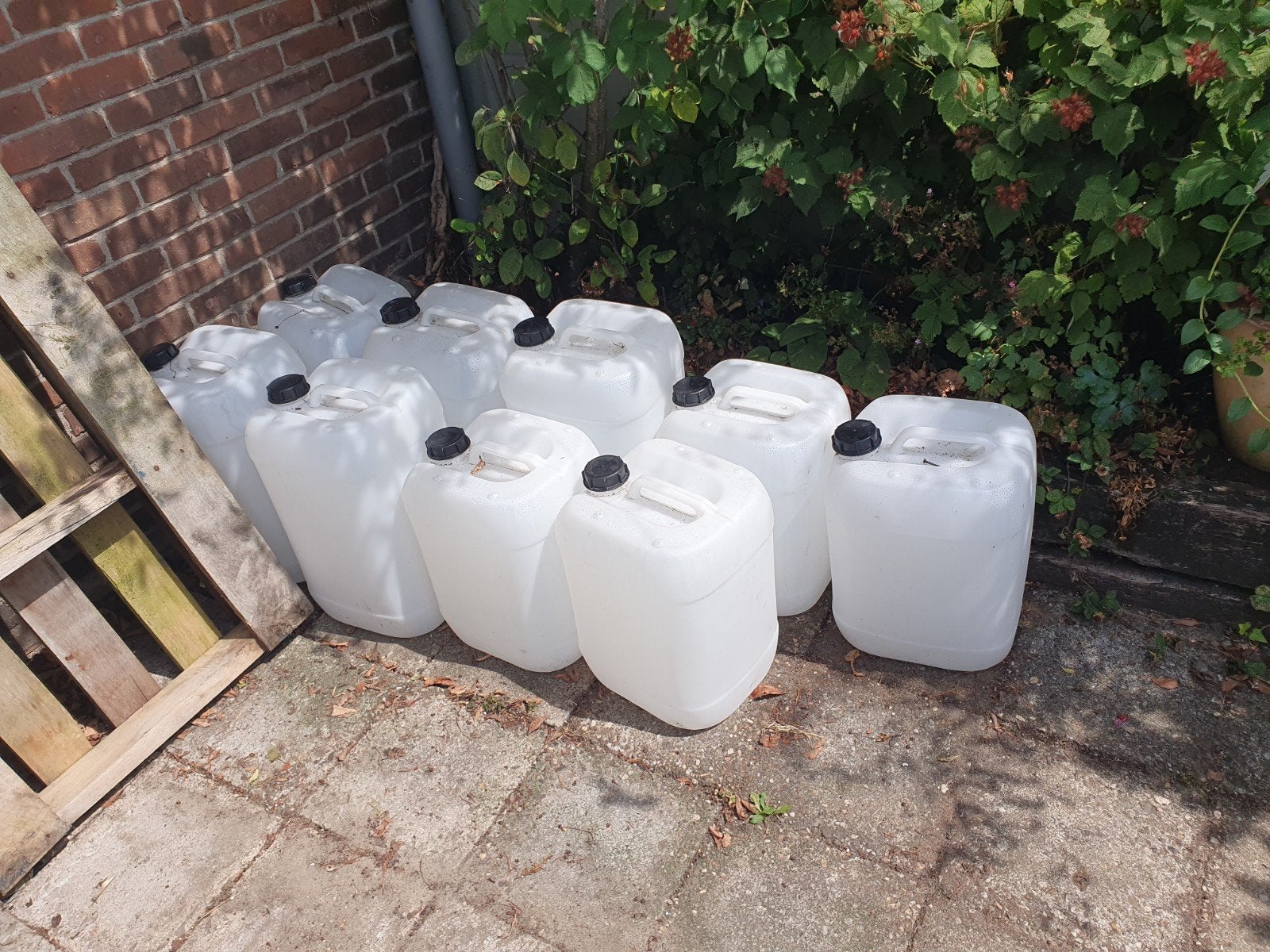 Jerrycans 4x20 en 5x25 liter, Ophalen