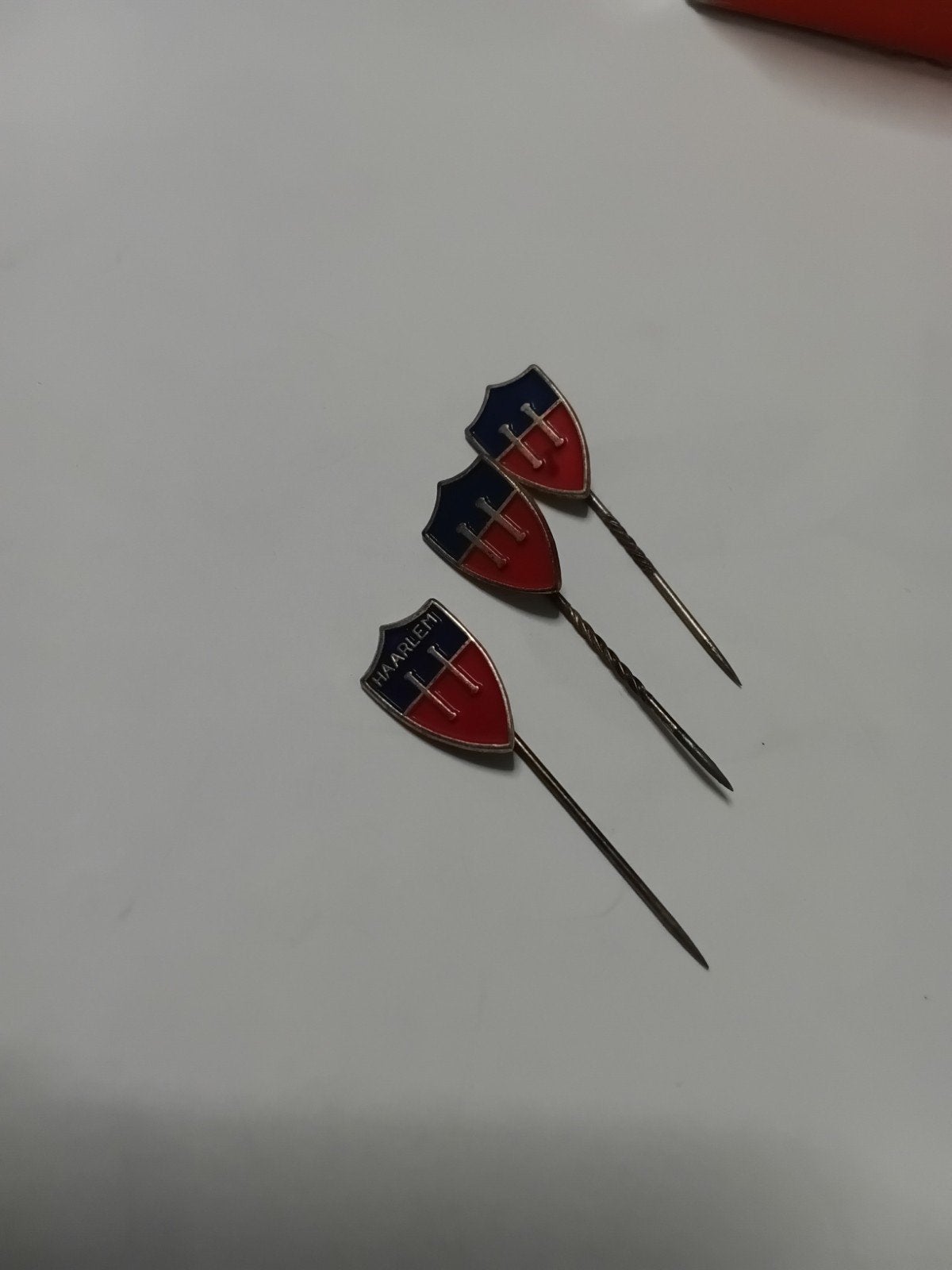 verschillende speldjes van voetbalclub "" Haarlem"", Verzamelen, Speldjes, Pins en Buttons, Ophalen of Verzenden, Gebruikt, Sport
