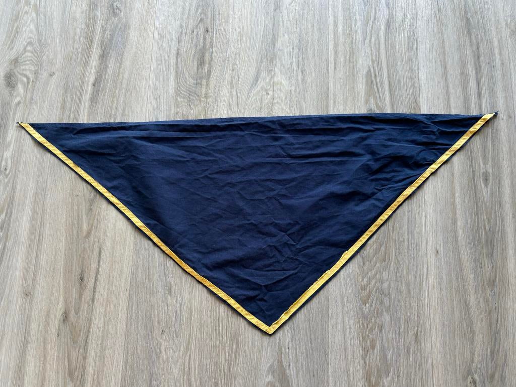 Vintage Scouting Nederland Das - Donkerblauw met Geel, Ophalen of Verzenden, Gebruikt, Pet, Hoed of Sjaal