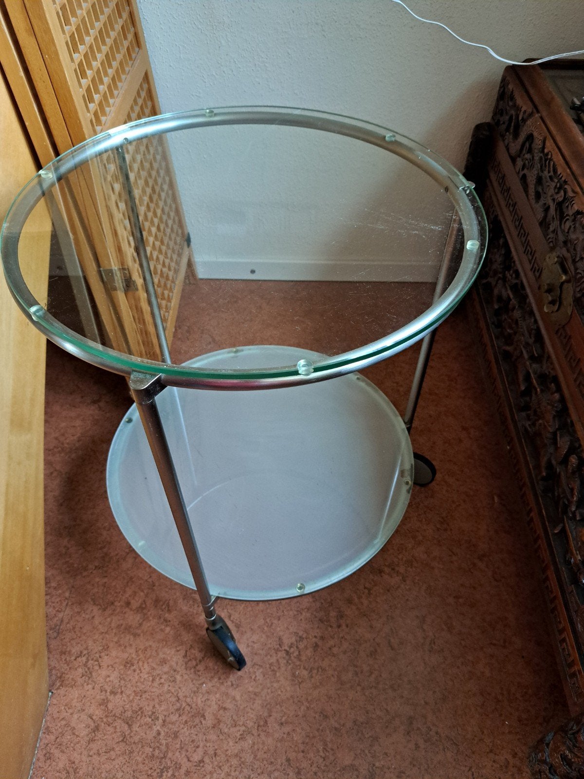 Vintage Ikea Strind glazen bijzettafel op wieltjes, 45 tot 60 cm, Minder dan 55 cm, Gebruikt, Rond