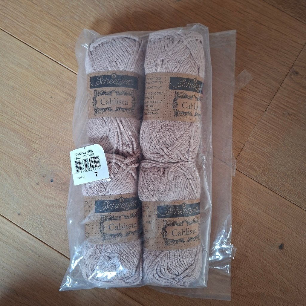 4 bolletjes Scheepjes Chalista - 257 - Antique Mauve, Ophalen of Verzenden, Nieuw, Breien of Haken, Wol of Garen