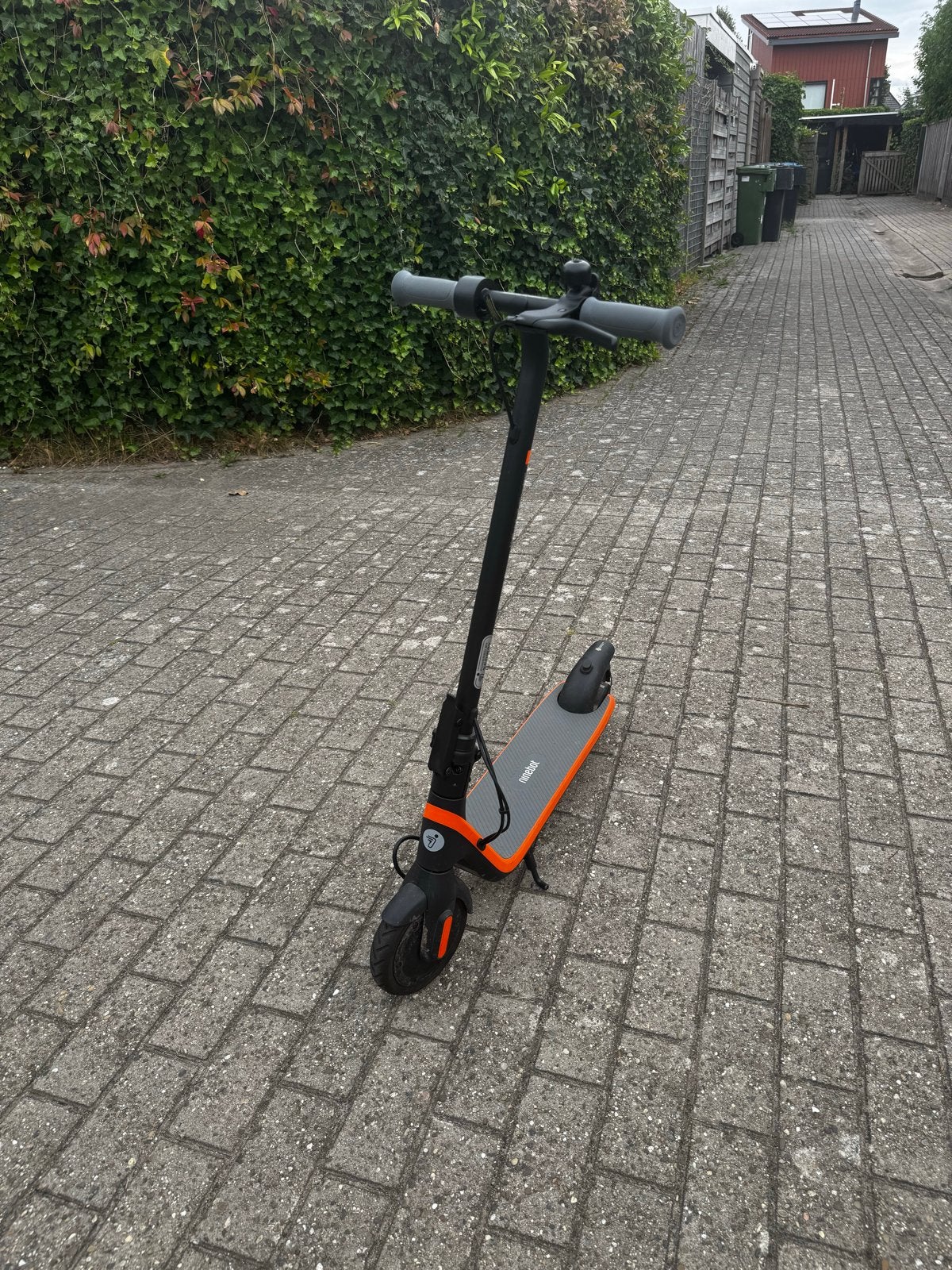 Ninebot elektrische step met oplader, Ophalen, Gebruikt, Elektrische step (E-scooter)