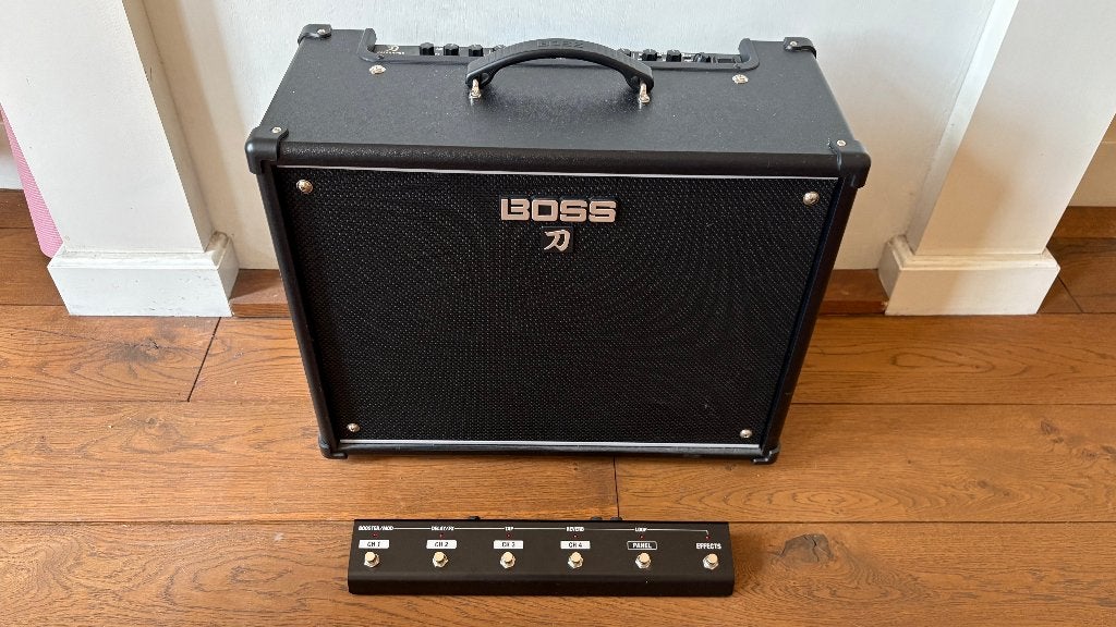 Boss Katana 100 MKI gitaarversterker + GA-FC Footswitch, Ophalen, Zo goed als nieuw, Gitaar, 100 watt of meer