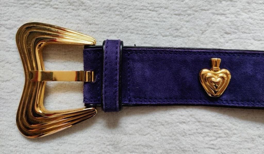 Escada riem paars goudkleurige gesp en hartjes+parfumflesjes, 3 tot 5 cm, Echt leder, Escada, Ophalen of Verzenden