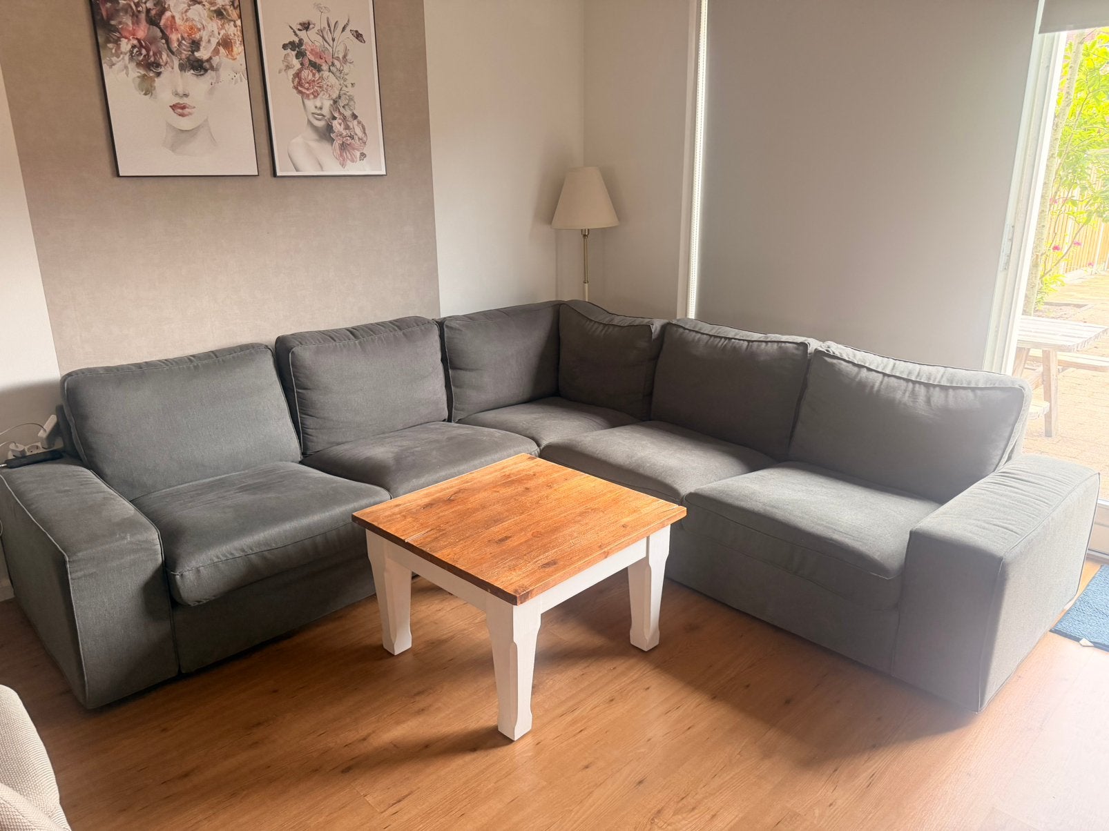Grey L-Shaped Sofa with Wooden Coffee Table-Good Condition, Ophalen of Verzenden, Zo goed als nieuw