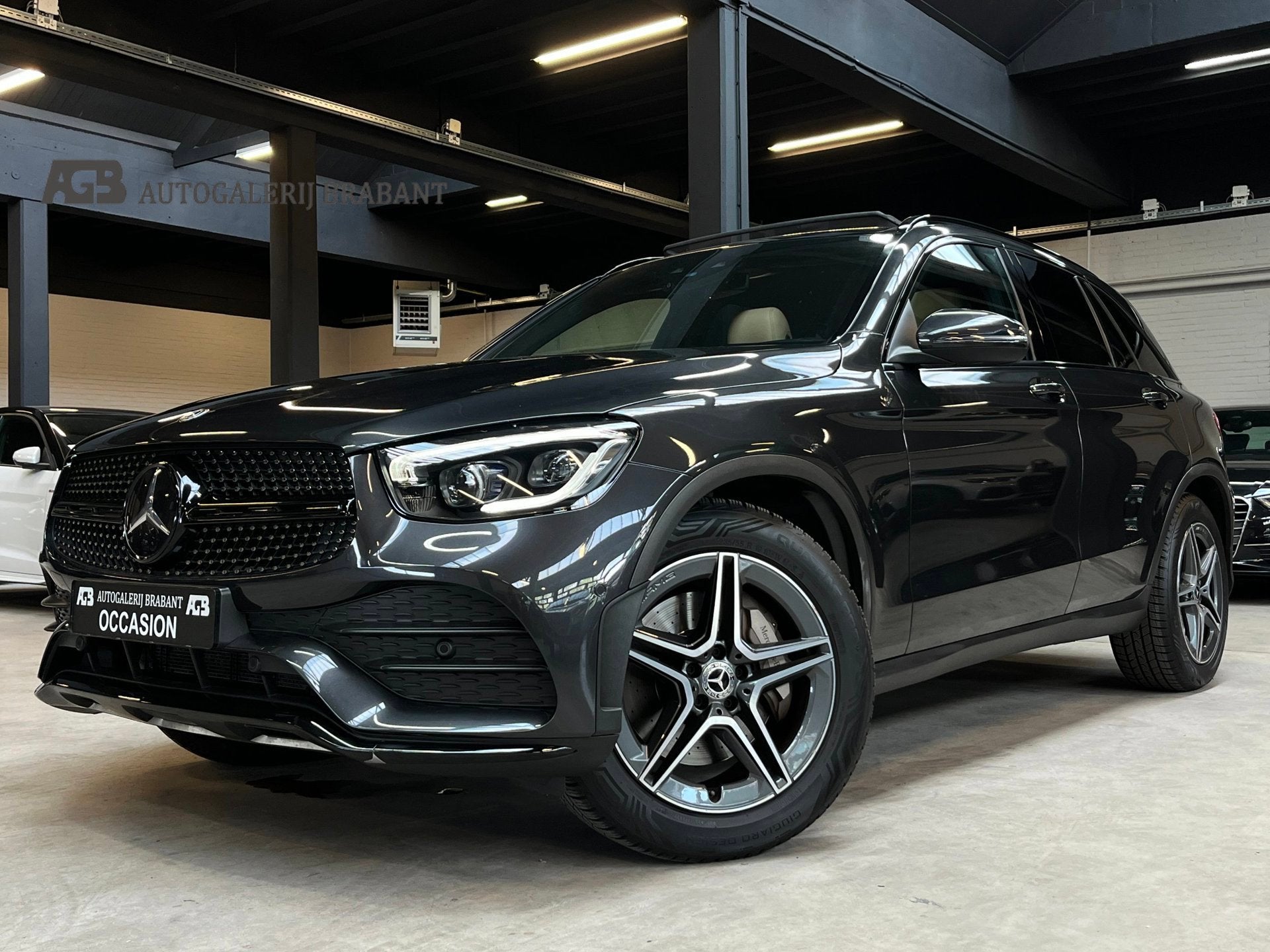 Mercedes-Benz GLC-klasse 200 4MATIC AMG Line Pano/Virtual/Ca, Auto's, Automaat, Dealer onderhouden, Gebruikt, 2000 kg