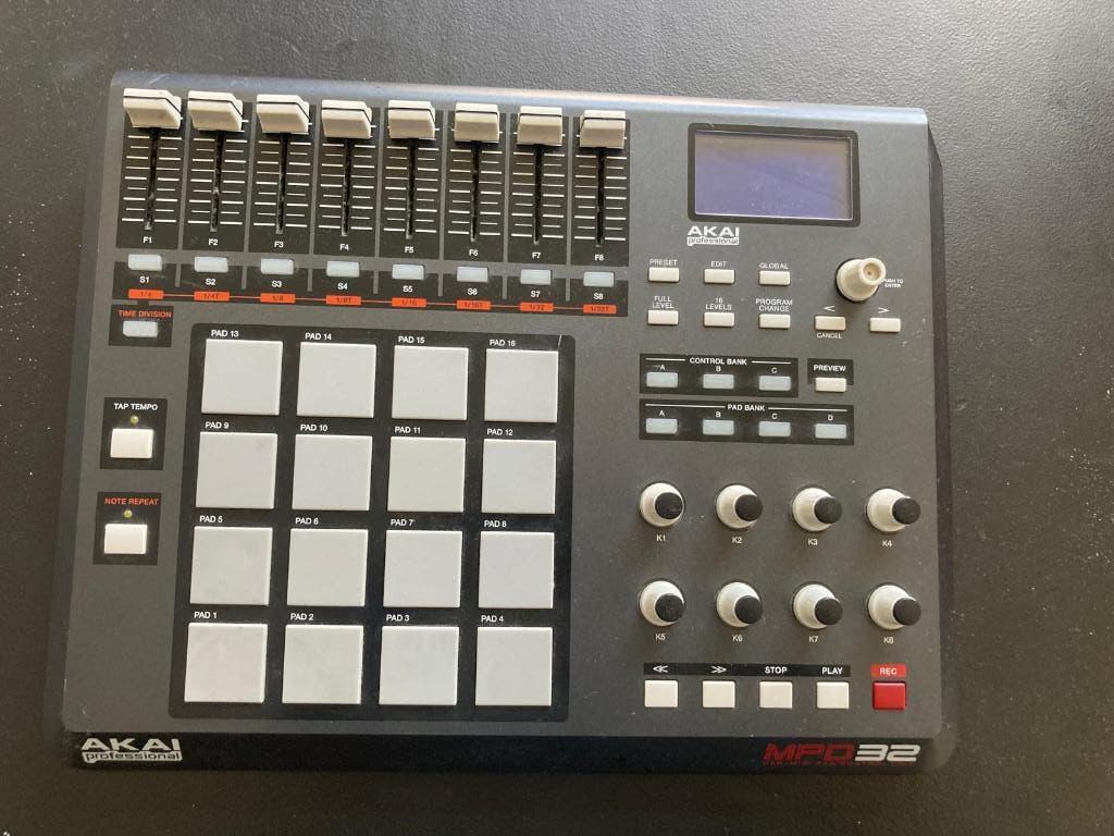 Akai MPD32, Muziek en Instrumenten, Samplers, Ophalen of Verzenden, Zo goed als nieuw