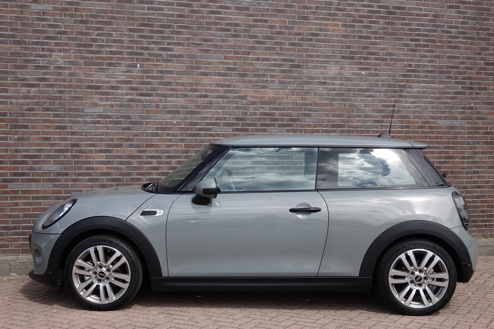MINI 3-deurs 1.2 Cooper One Chili, leder, navi, pdc, 17" vel, Voorwielaandrijving, Gebruikt, Euro 6, 4 stoelen
