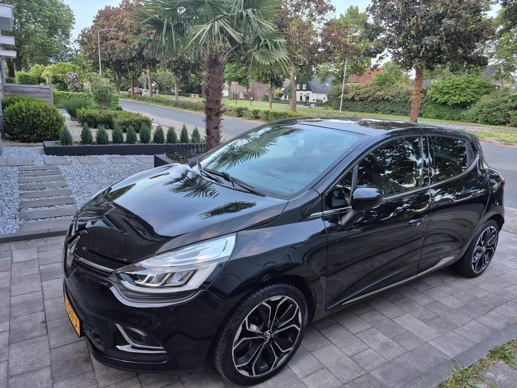 Renault Clio TCe 120pk S&S 2017 Zwart, Auto's, Renault, Voorwielaandrijving, Leder en Stof, Origineel Nederlands, 1200 kg