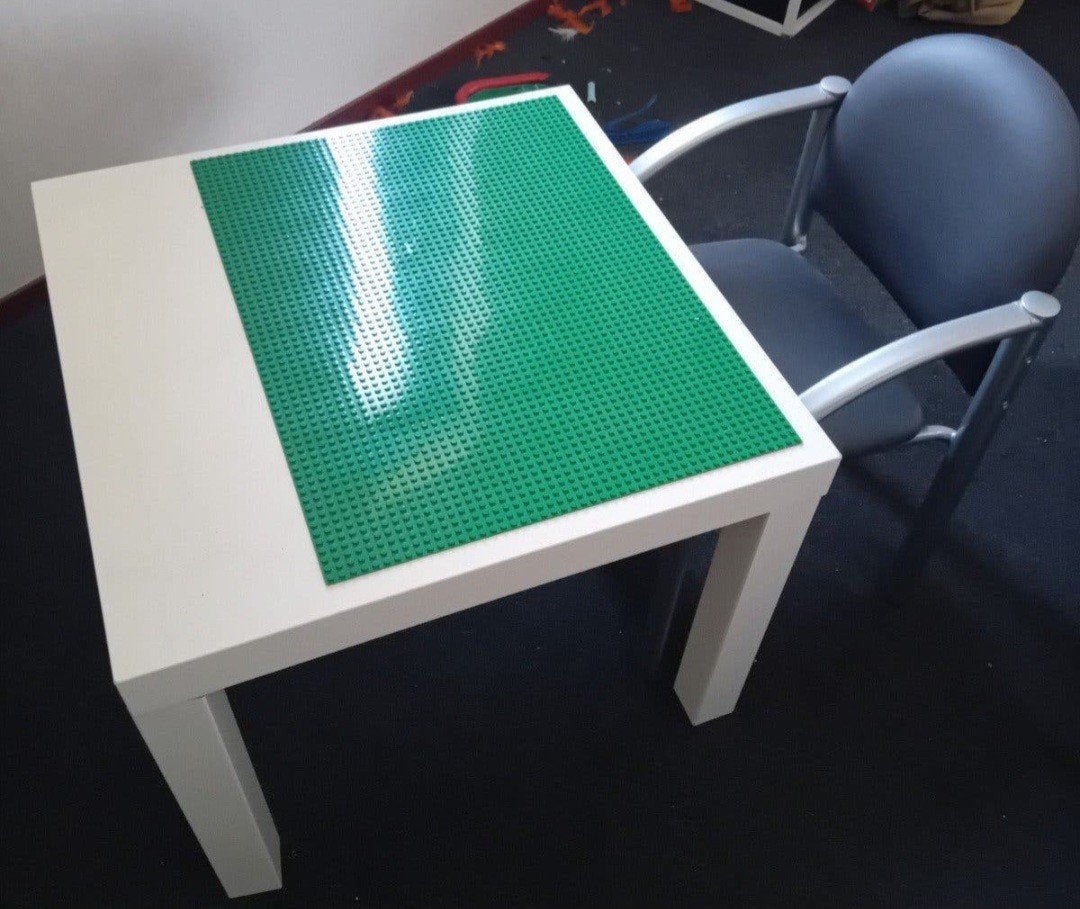 Exsta kinderstoel met kunstleer + IKEA Lego speeltafel, Ophalen, Zo goed als nieuw