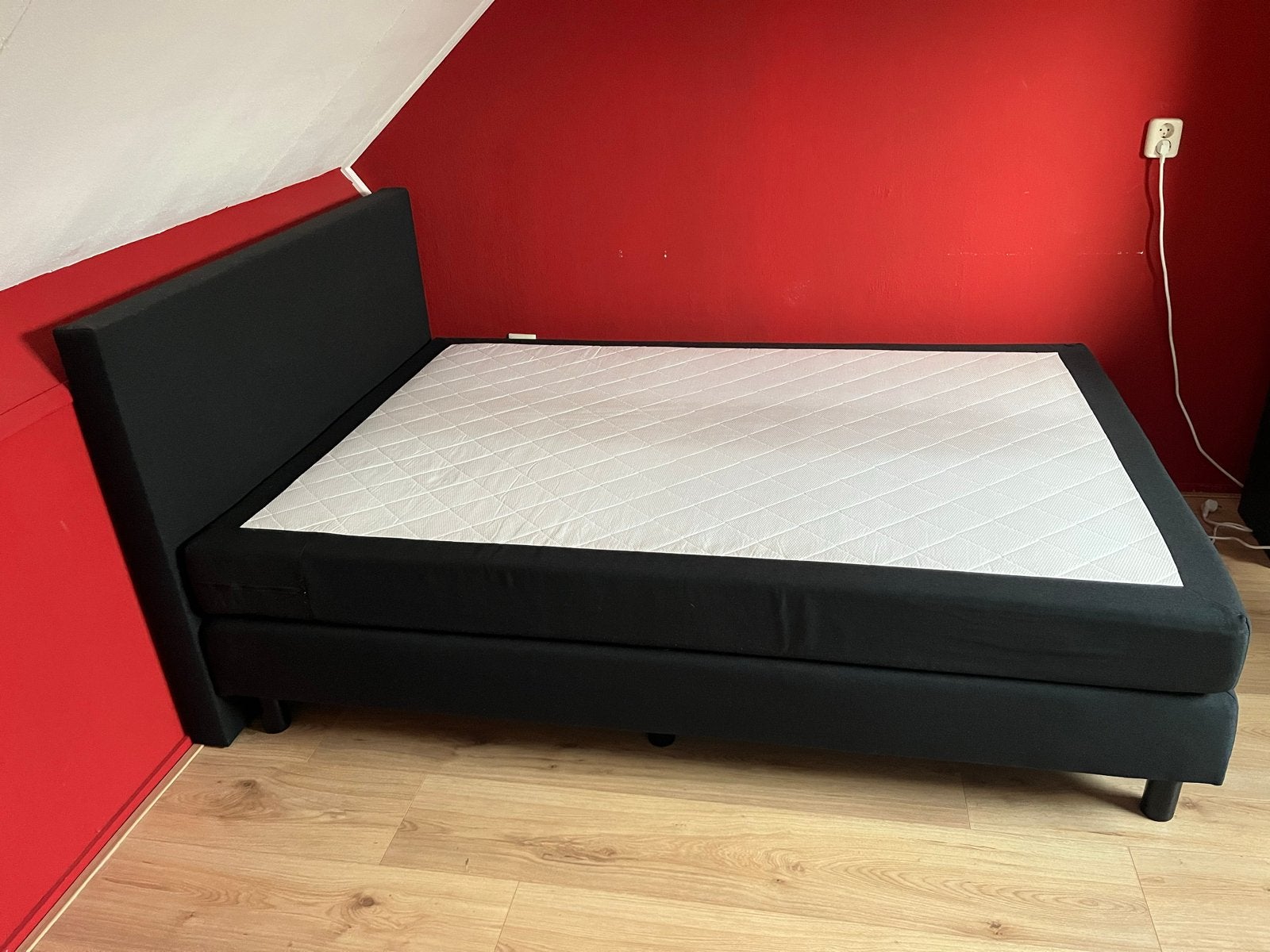 Zwart tweepersoons boxspringbed met matras, Ophalen, Zwart, 140 cm, Zo goed als nieuw