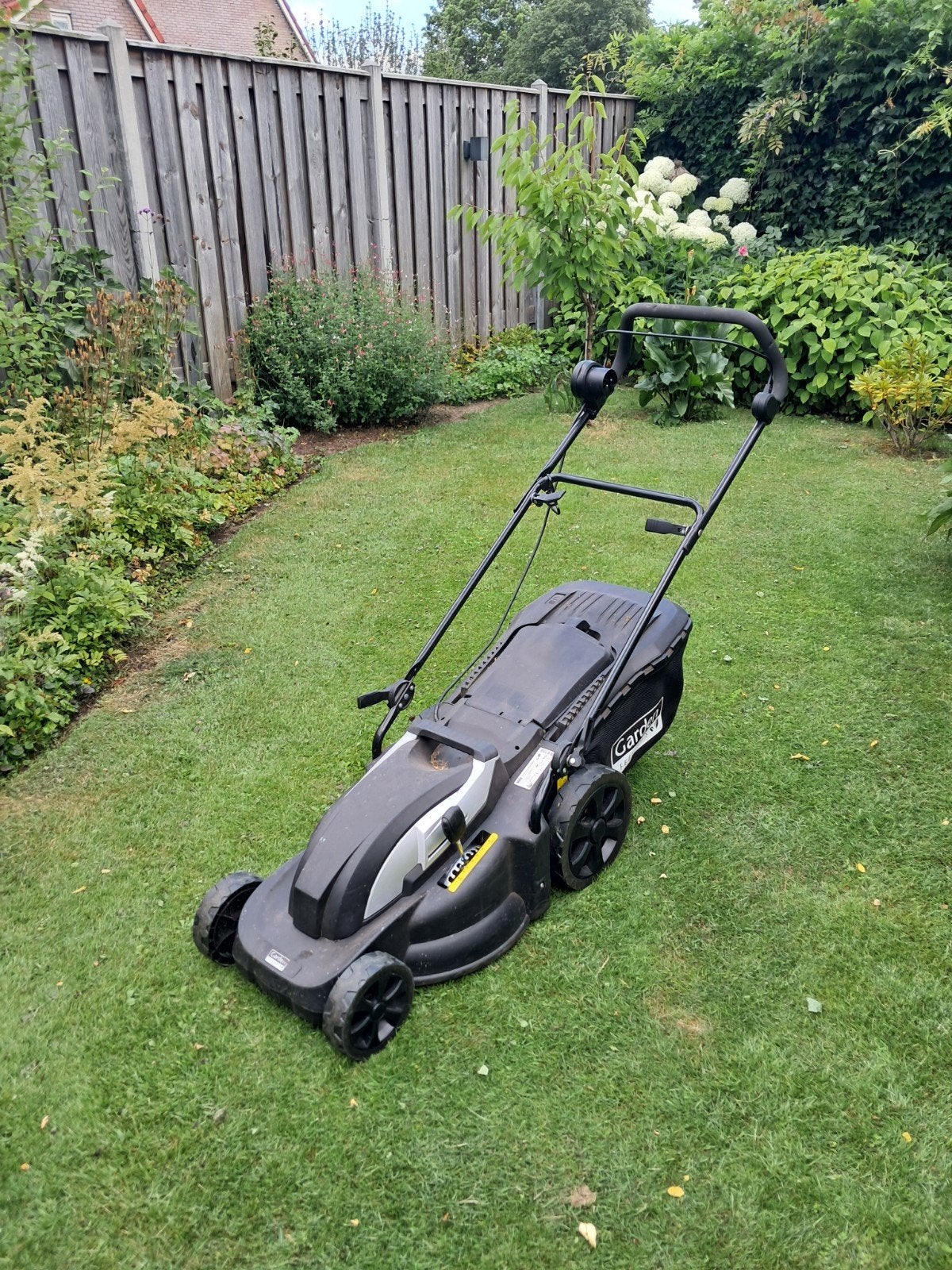 Elektrische grasmaaier met opvangzak - Zo goed als nieuw, Tuin en Terras, Grasmaaiers, Cirkelmaaier, Elektrische grasmaaier, Garden