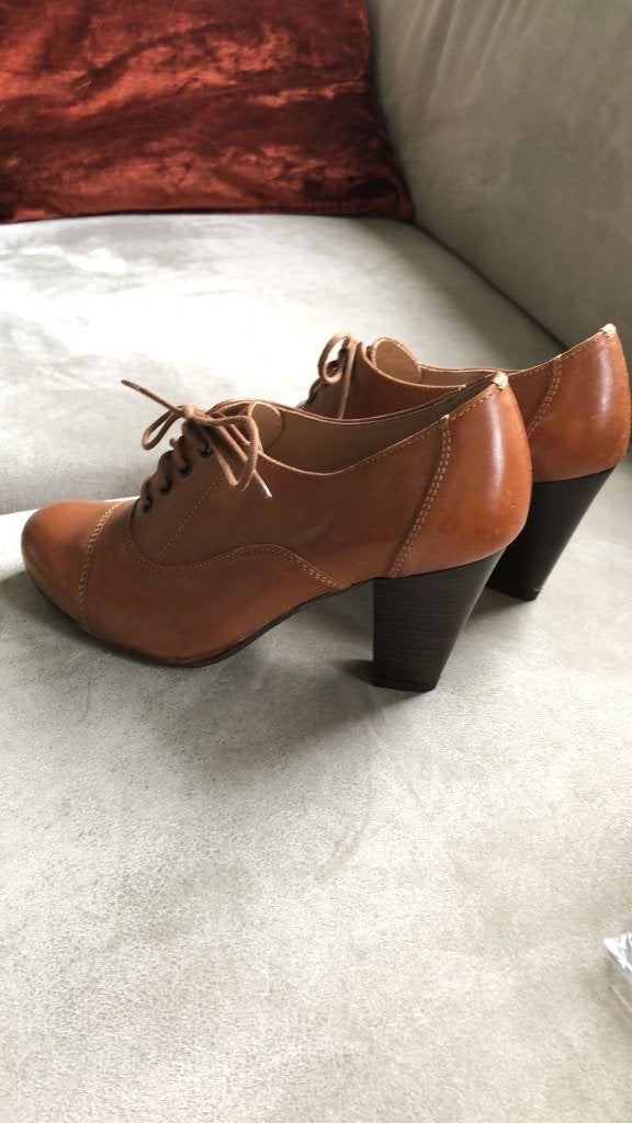 Korte larzen maat 36 NIEUW, Ophalen of Verzenden, Nieuw, Sneakers of Gympen