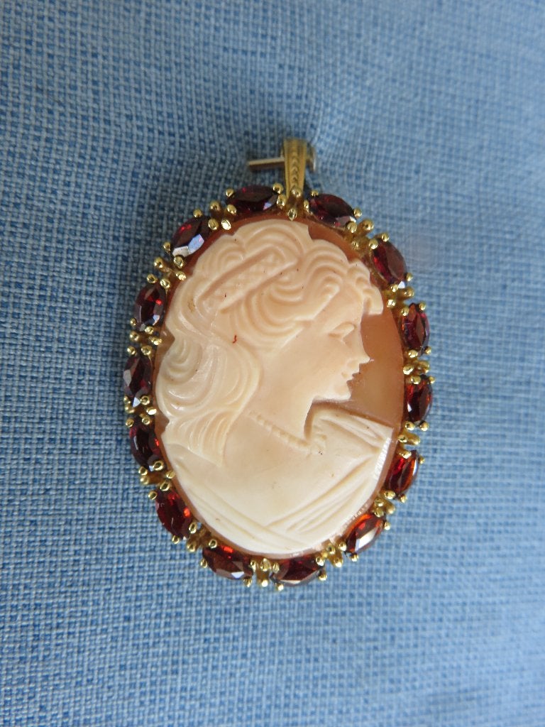 Hanger / broche met camee in 8 karaat goud - 20e eeuw, Ophalen of Verzenden, Zo goed als nieuw, Goud, Goud