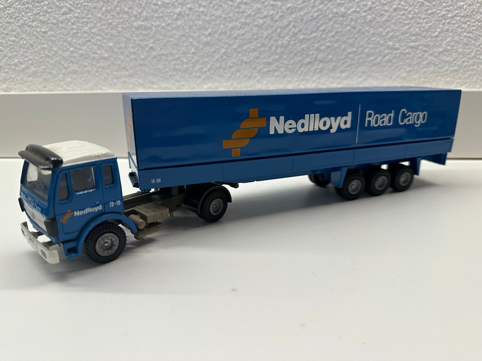Mercedes NG trekker met oplegger - Nedlloyd Road Cargo, Ophalen of Verzenden, Zo goed als nieuw, Bus of Vrachtwagen, NZG
