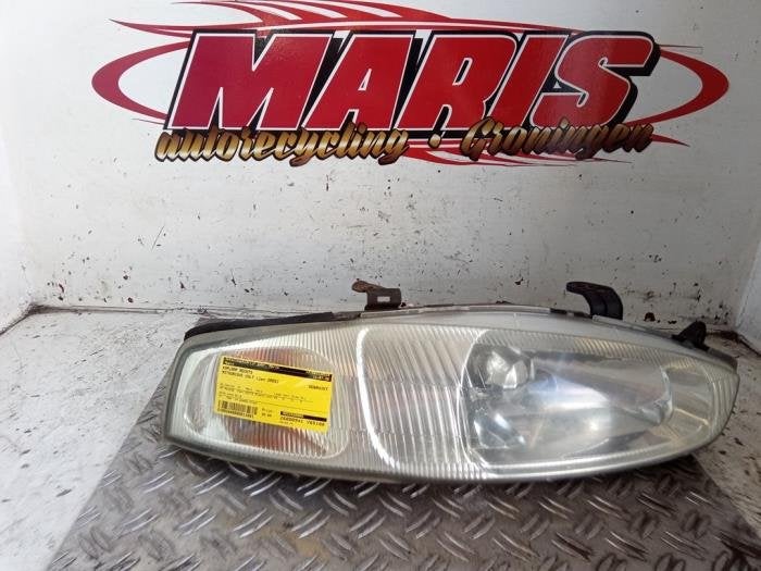 Koplamp rechts van een Mitsubishi Colt, Gebruikt, -, -, Ophalen of Verzenden
