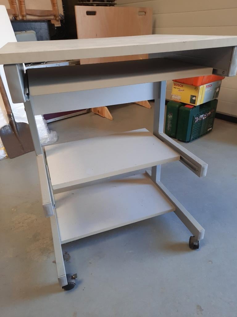 Computertafel, Ophalen, Met wielen, Zo goed als nieuw