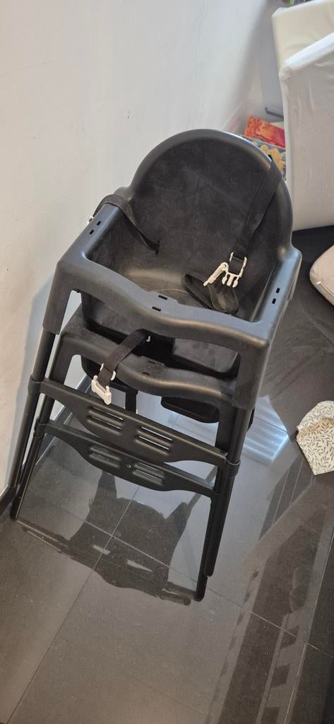 Tweeling kinderstoellen met eetblad en hoessen, Kinderen en Baby's, Kinderstoelen, Ophalen, Gebruikt, Overige typen, Gordel(s)