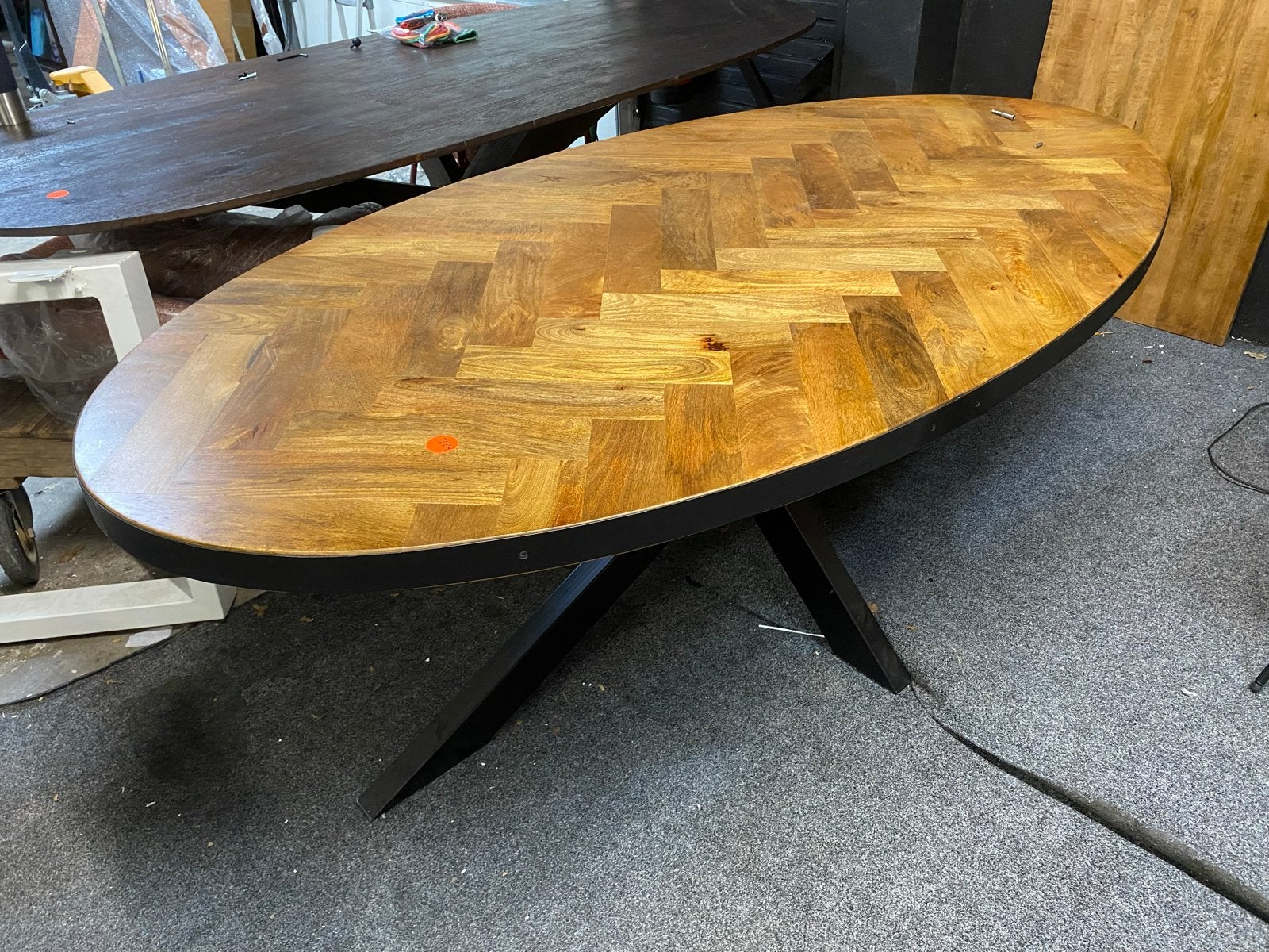 Tafel ovaal teakhout visgraat motief spin poot, Huis en Inrichting, Tafels | Eettafels, Ophalen, Teakhout, Rechthoekig, Nieuw