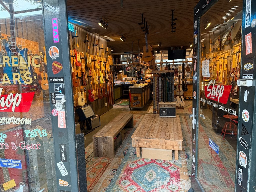 AMSTERDAM GUITAR STORE NEEDS SHIPPING MANAGER, Vacatures, Vanaf 3 jaar, Overige niveaus, Geschikt als bijbaan, Stage