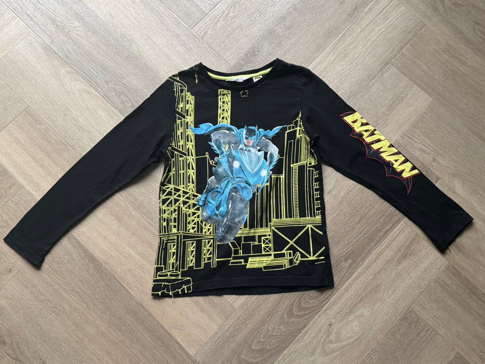 H&M Batman longsleeve shirt zwart/geel maat 122/128, Ophalen of Verzenden, Gebruikt, Jongen, Shirt of Longsleeve