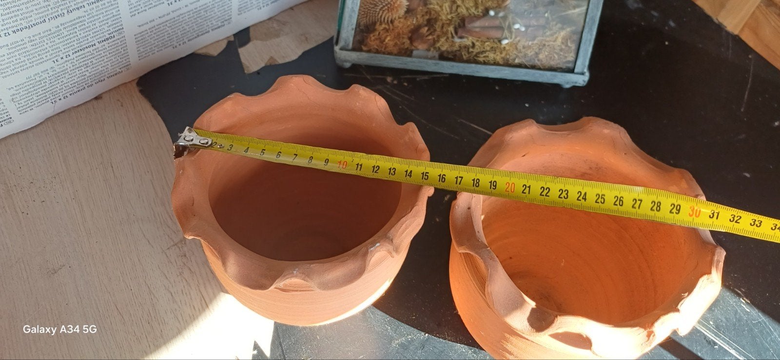 Twee terracotta bloempotten met golvende rand, Gebruikt, Ophalen of Verzenden, Terracotta, Binnen