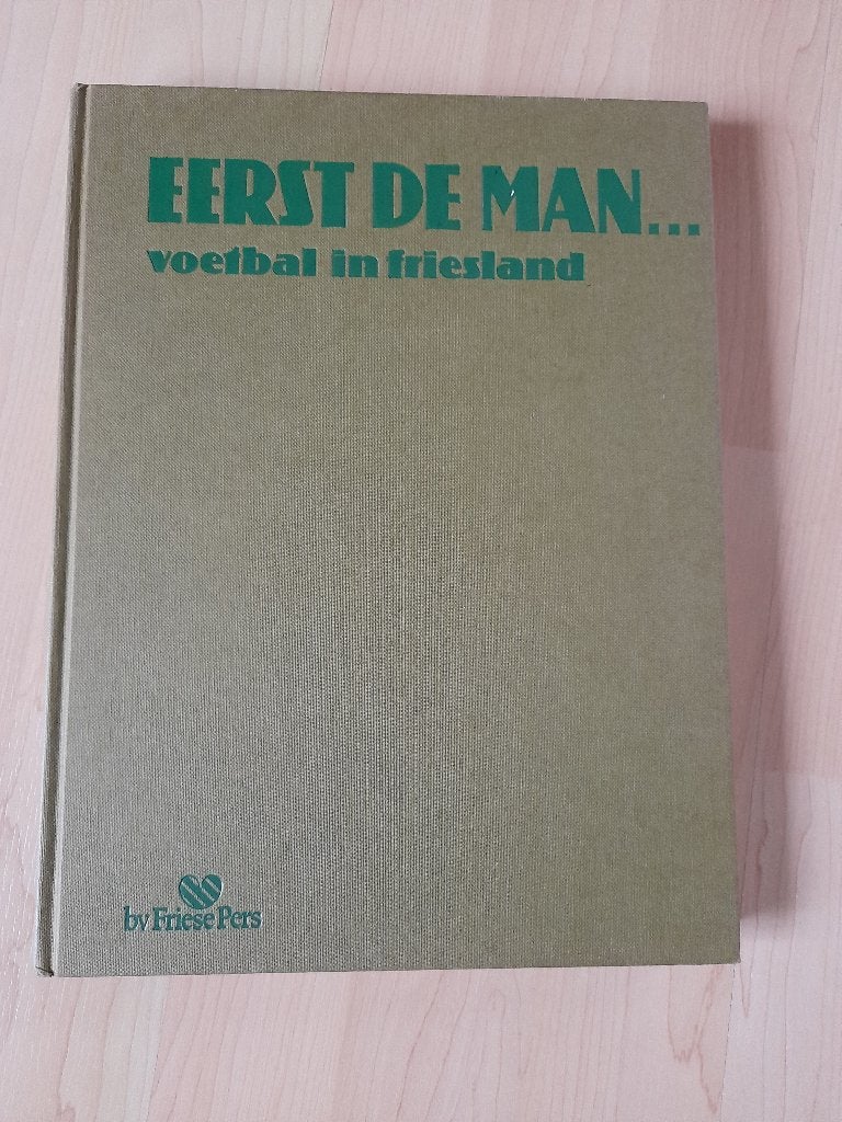 EERST DE MAN VOETBAL IN FRIESLAND Chris Huizinga ea, Ophalen of Verzenden, Gelezen