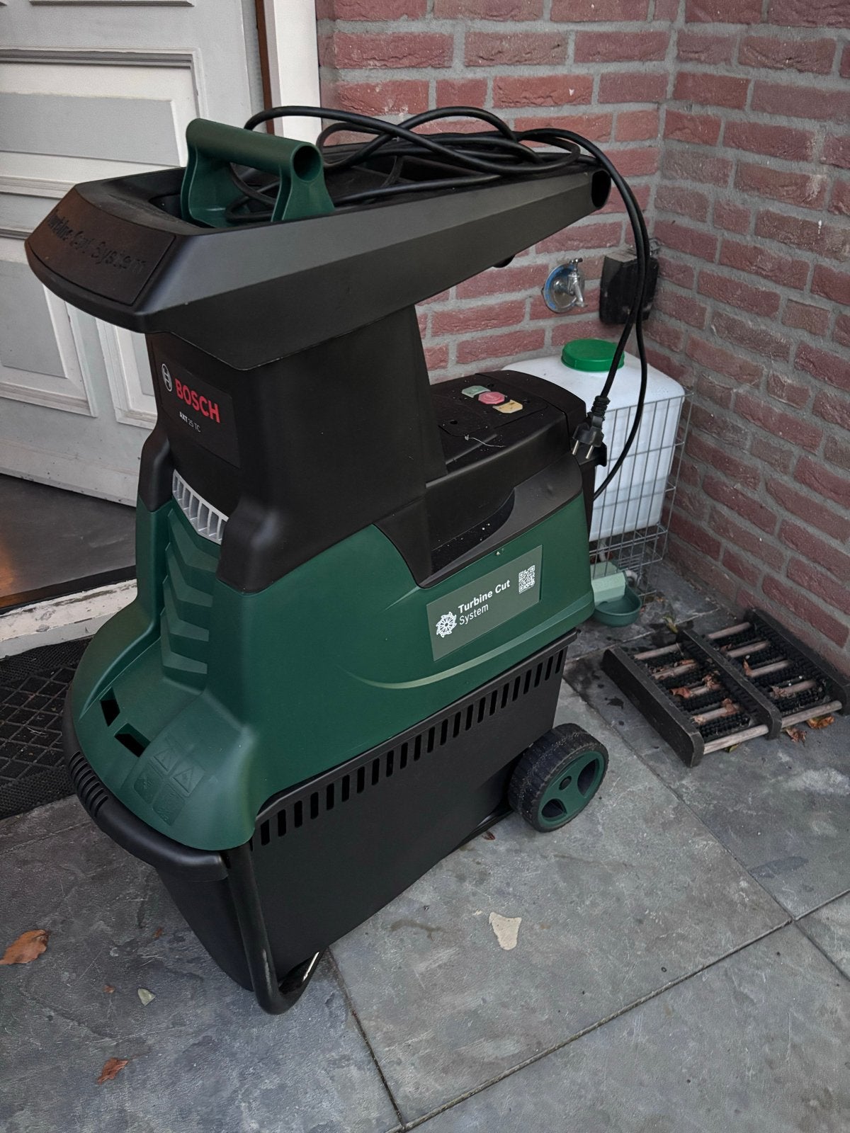 Te Huur - Bosch AXT 25 TC hakselaar - Elektrisch, Ophalen of Verzenden, Gebruikt, Elektrisch, Met opvangbak