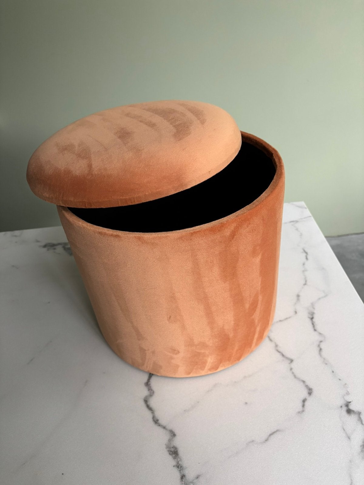 Poef velvet oranje met deksel, Huis en Inrichting, Ophalen of Verzenden, Zo goed als nieuw, Rond, Minder dan 50 cm