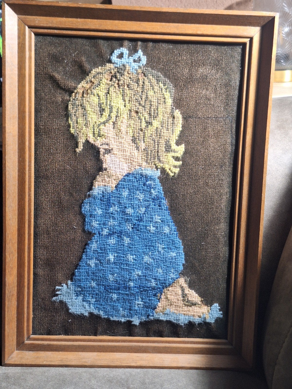 Vintage Geborduurd Meisje in Houten Lijst - Handgemaakt, Minder dan 50 cm, Gebruikt, Overige typen, Ophalen of Verzenden