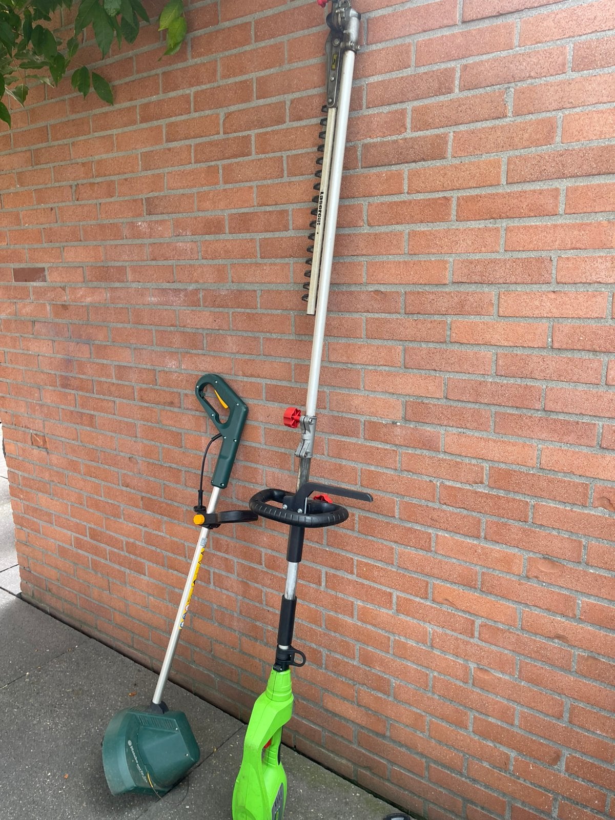 Electrische heggen schaar en gras trimmer, Ophalen, Gebruikt, Elektrisch