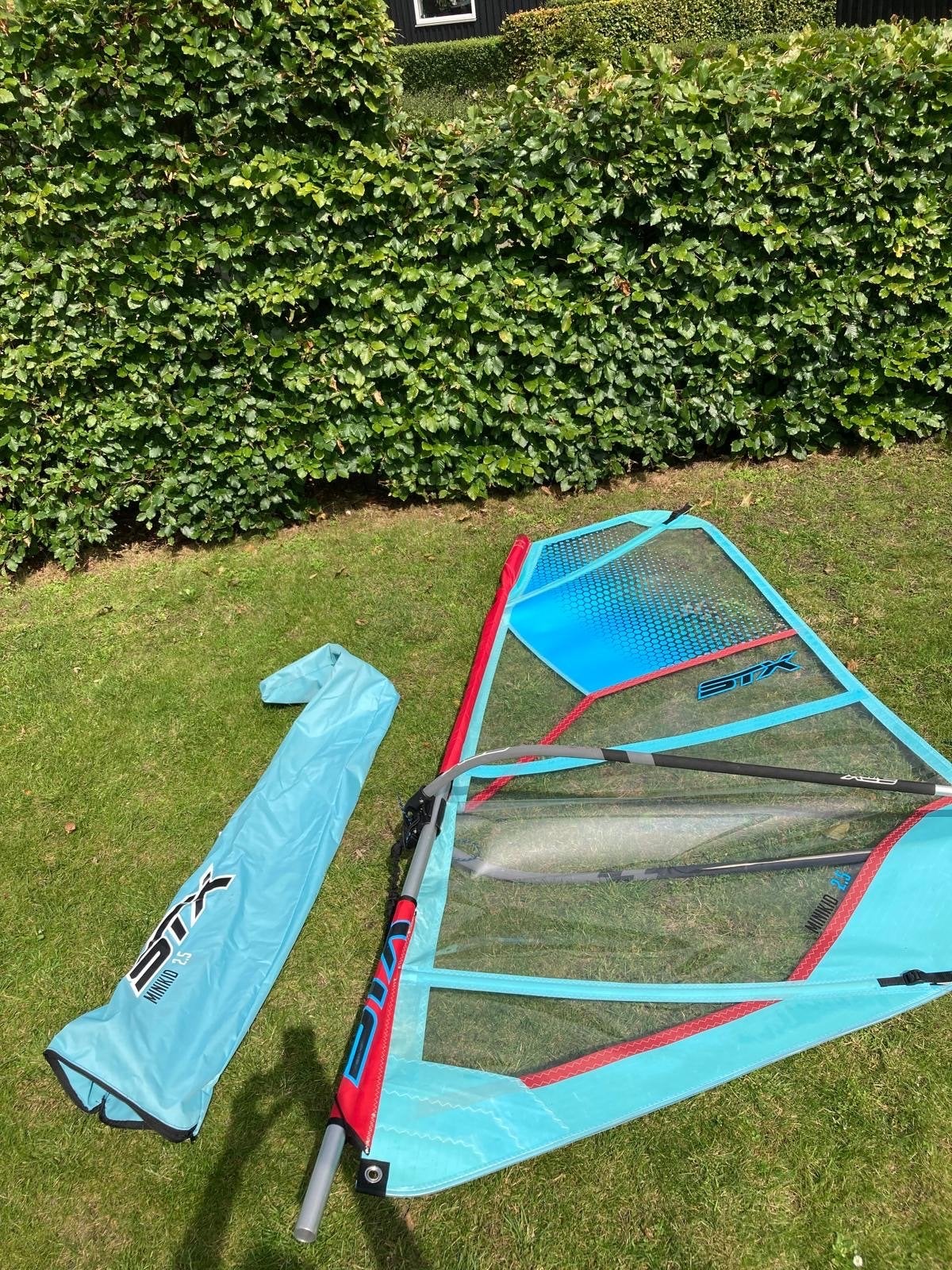 STX Windsurf Zeil met Giek en Mast zo goed als nieuw, Watersport en Boten, Ophalen, Minder dan 3.5 m², Zo goed als nieuw, Zeil