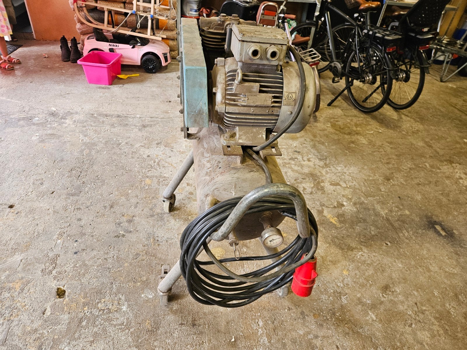 Compressor 380V - Werkt naar behoren, Doe-het-zelf en Verbouw, Ophalen, Gebruikt, 10 bar of meer, Mobiel